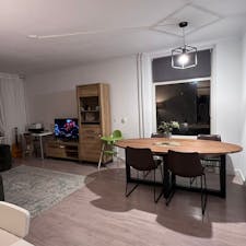 Apartment for rent for €2,100 per month in Rotterdam, Vennecoolstraat