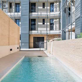 Apartment for rent for €4,256 per month in Barcelona, Carrer del Doctor Trueta
