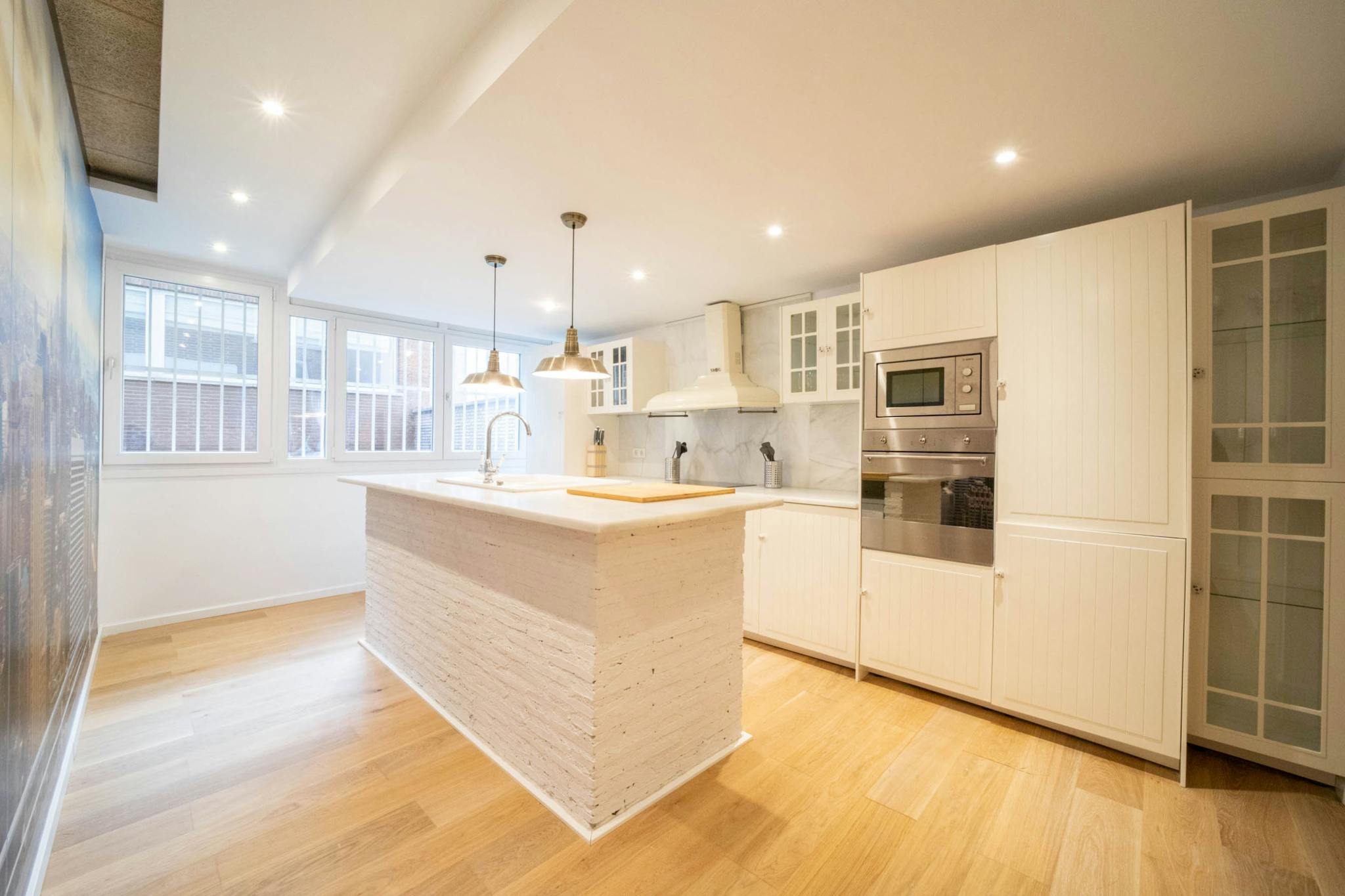 Calle de Guzmán el Bueno, Madrid preview