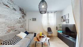 私人房间 正在以 €420 的月租出租，其位于 Brest, Rue de la Porte