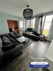 Appartement te huur voor € 420 per maand in Saint-Jacques-de-la-Lande, Rue du Temple de Blosne