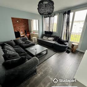 Mieszkanie do wynajęcia za 420 € miesięcznie w mieście Saint-Jacques-de-la-Lande, Rue du Temple de Blosne