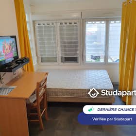 Appartement te huur voor € 410 per maand in Boulogne-sur-Mer, Rue de Belterre
