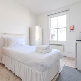 单间公寓 正在以 £1,140 的月租出租，其位于 London, Pembridge Villas
