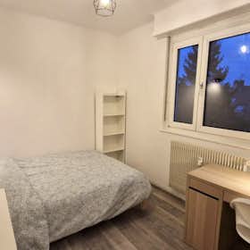 私人房间 正在以 €570 的月租出租，其位于 Strasbourg, Rue d'Ensisheim
