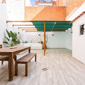 Apartment for rent for €2,500 per month in L'Hospitalet de Llobregat, Carrer d'Enric Morera