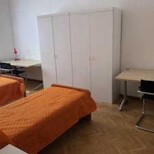 Shared room for rent for €185 per month in Ferrara, Via Pomposa