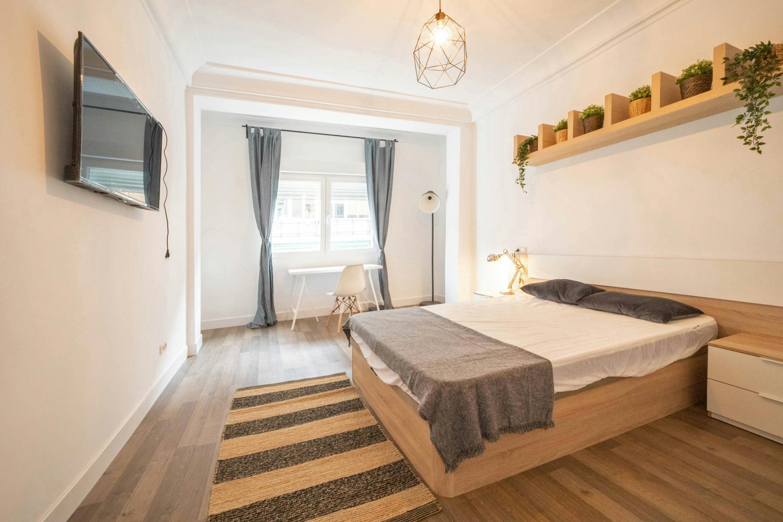 Calle de Valencia, Madrid preview