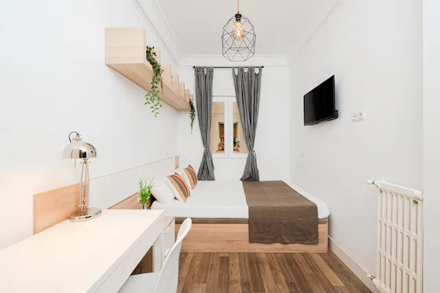 Private room in Calle de Valencia, Madrid (1491547) room image 2