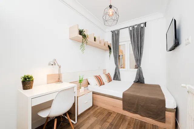 Private room in Calle de Valencia, Madrid (1491547) room image 1