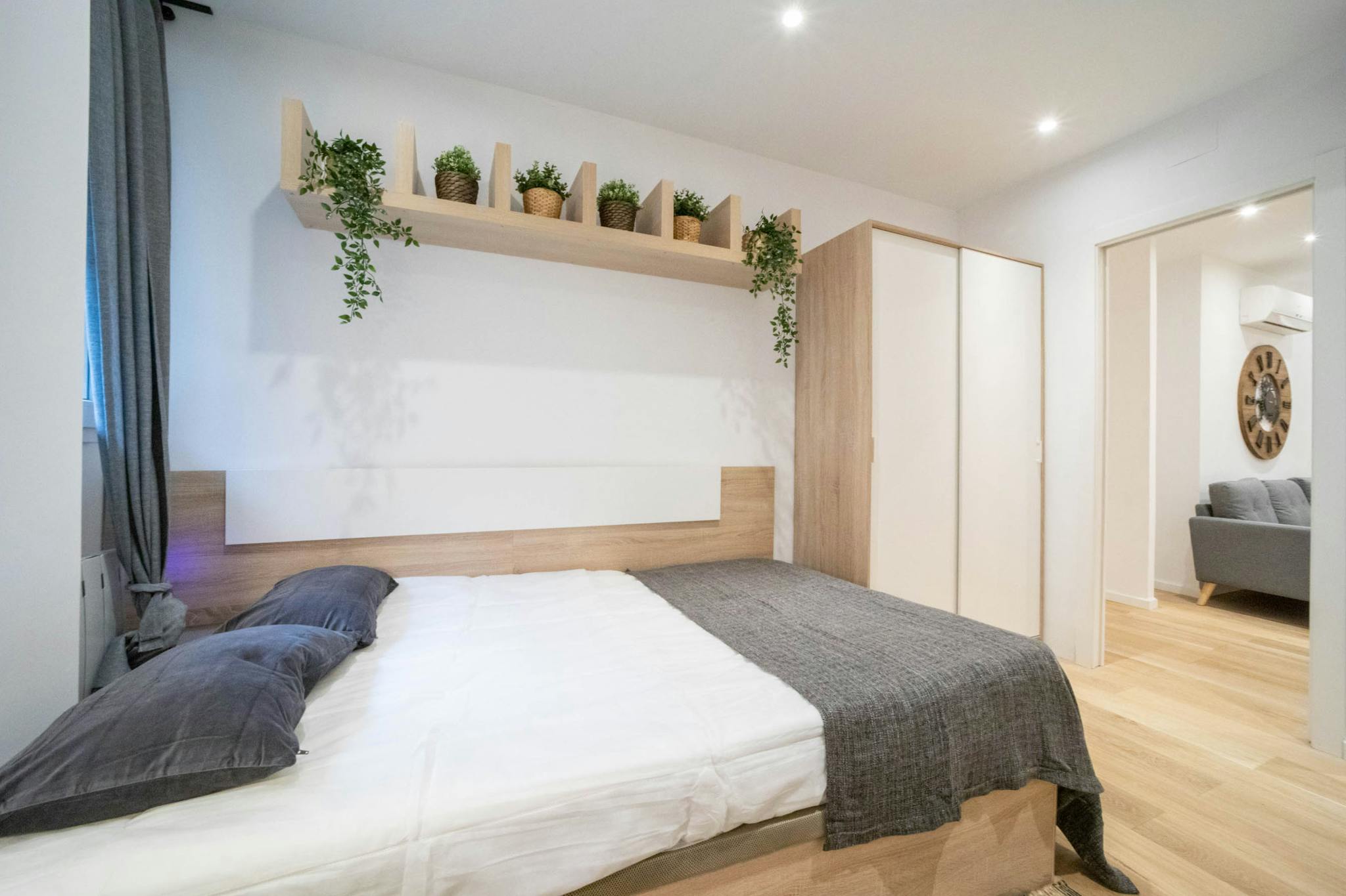 Calle de Guzmán el Bueno, Madrid preview