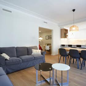 Apartment for rent for €2,795 per month in Barcelona, Carrer de Viladomat