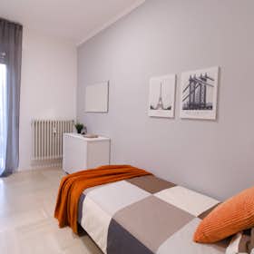 Privé kamer for rent for € 440 per month in Brescia, Via Diogene Valotti