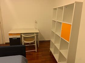 Private room for rent for €500 per month in Lisbon, Rua Carlos José Barreiros