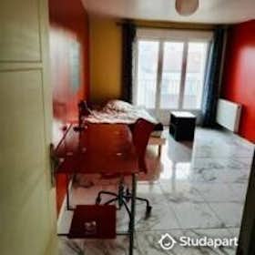 Private room for rent for €600 per month in La Courneuve, Rue Jollois