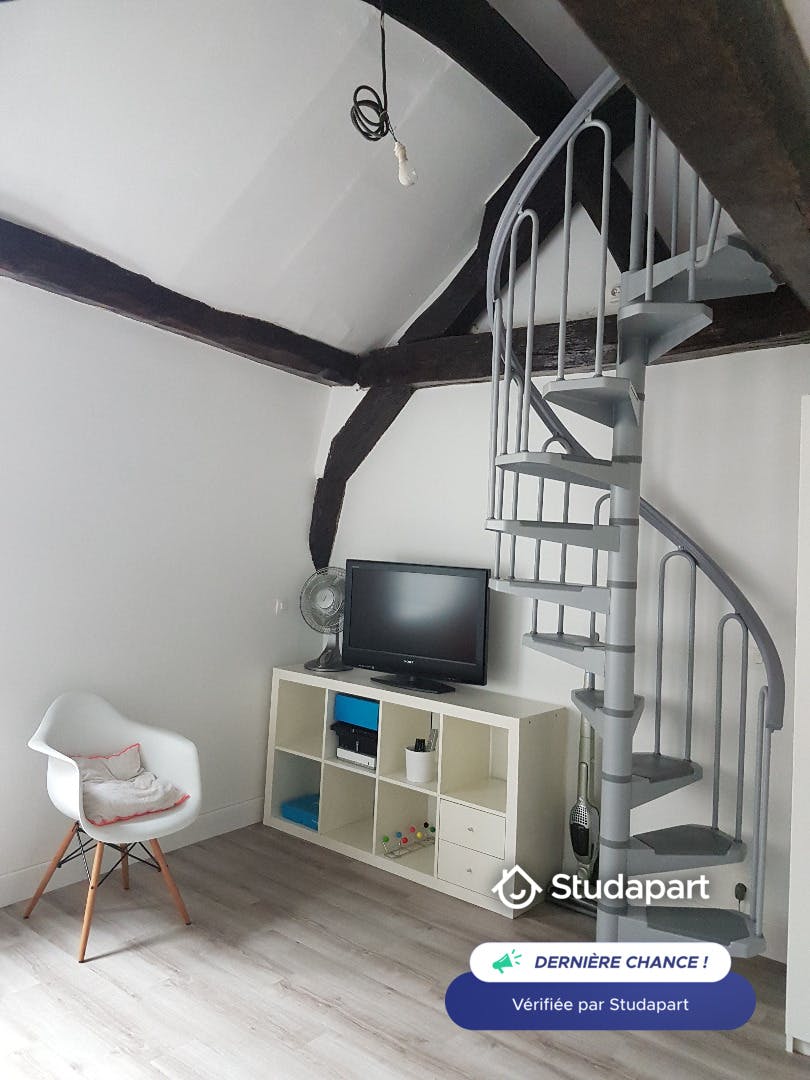 Apartment for rent for €1,190 per month in Paris, Rue de Charonne