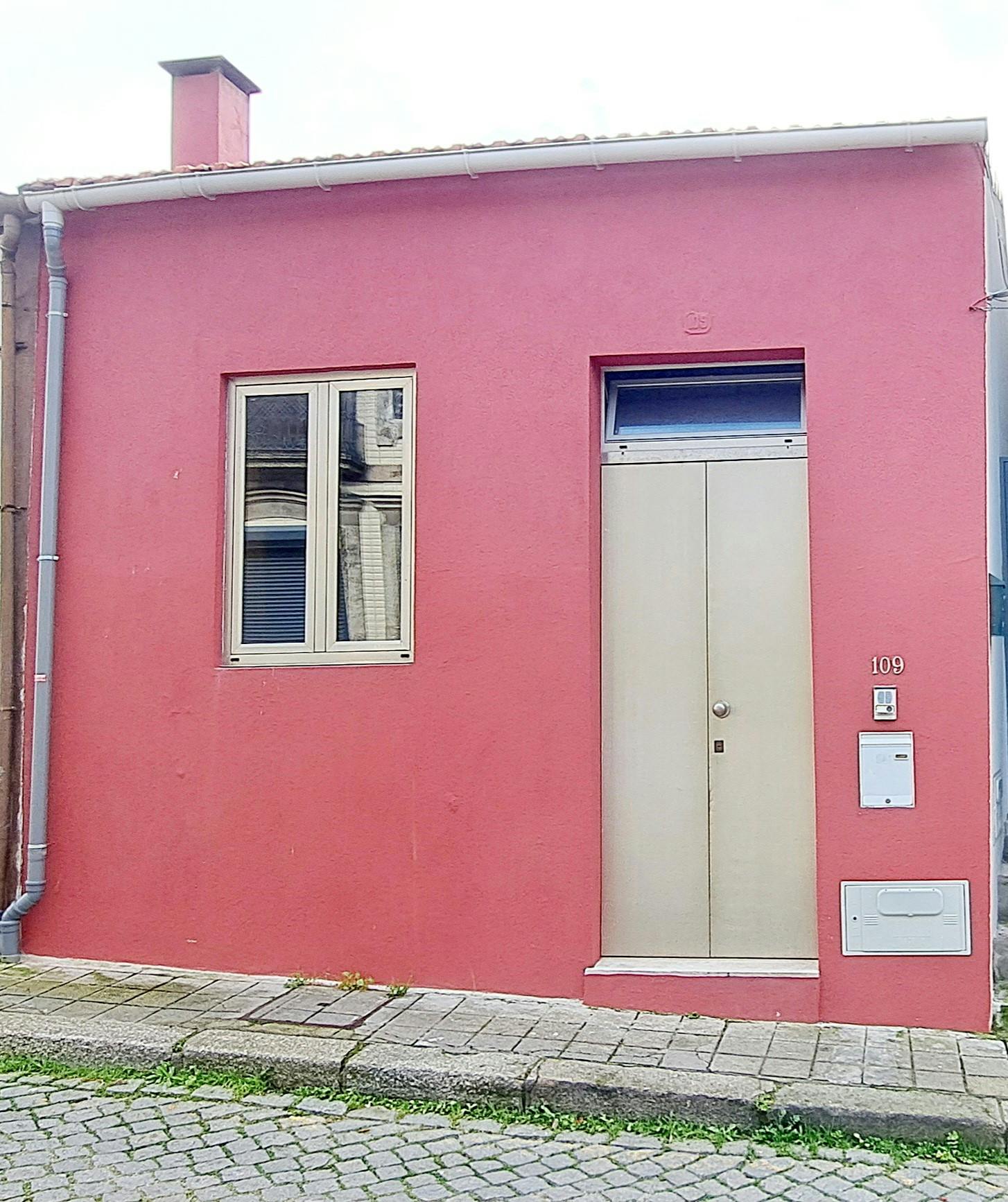 House for rent for €940 per month in Porto, Rua das Eirinhas