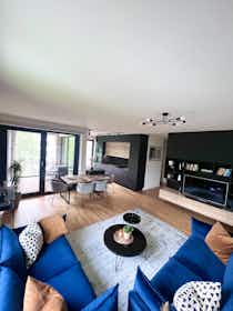 Apartamento para alugar por € 2.150 por mês em Hamburg, Winterlindenweg