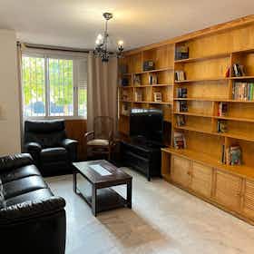 Отдельная комната сдается в аренду за 350 € в месяц в Granada, Calle Iznájar