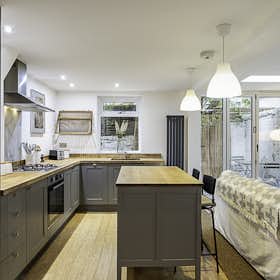 Appartement te huur voor £ 2.848 per maand in London, Southolm Street