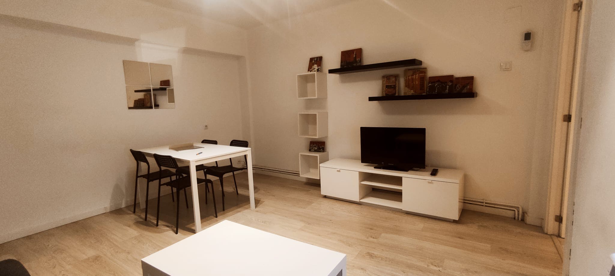 Building for rent for €800 per month in Salamanca, Calle del Príncipe