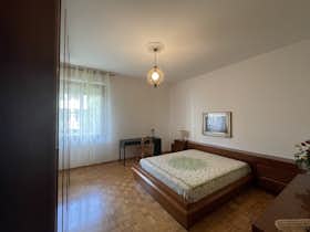 Privé kamer te huur voor € 600 per maand in Scandicci, Via Ugo Foscolo