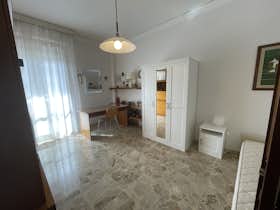 Privé kamer te huur voor € 630 per maand in Scandicci, Via Ugo Foscolo