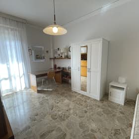 Habitación privada en alquiler por 630 € al mes en Scandicci, Via Ugo Foscolo