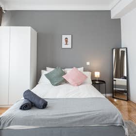 Private room for rent for €899 per month in Madrid, Calle de Alcalá