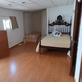 Private room for rent for €500 per month in Seixal, Rua 1 de Maio