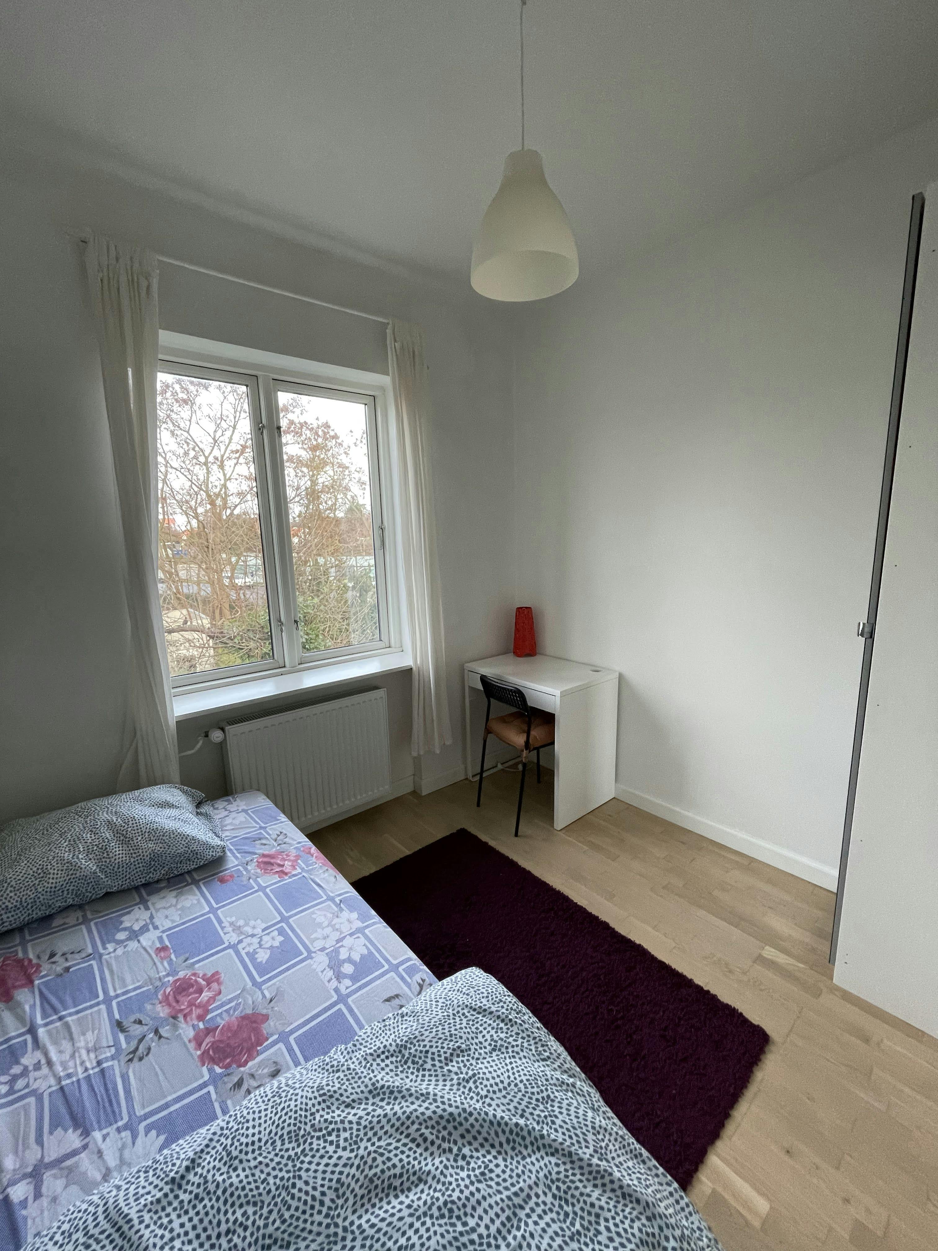 Private room for rent for DKK 6,349 per month in Gentofte, Lyngbyvej