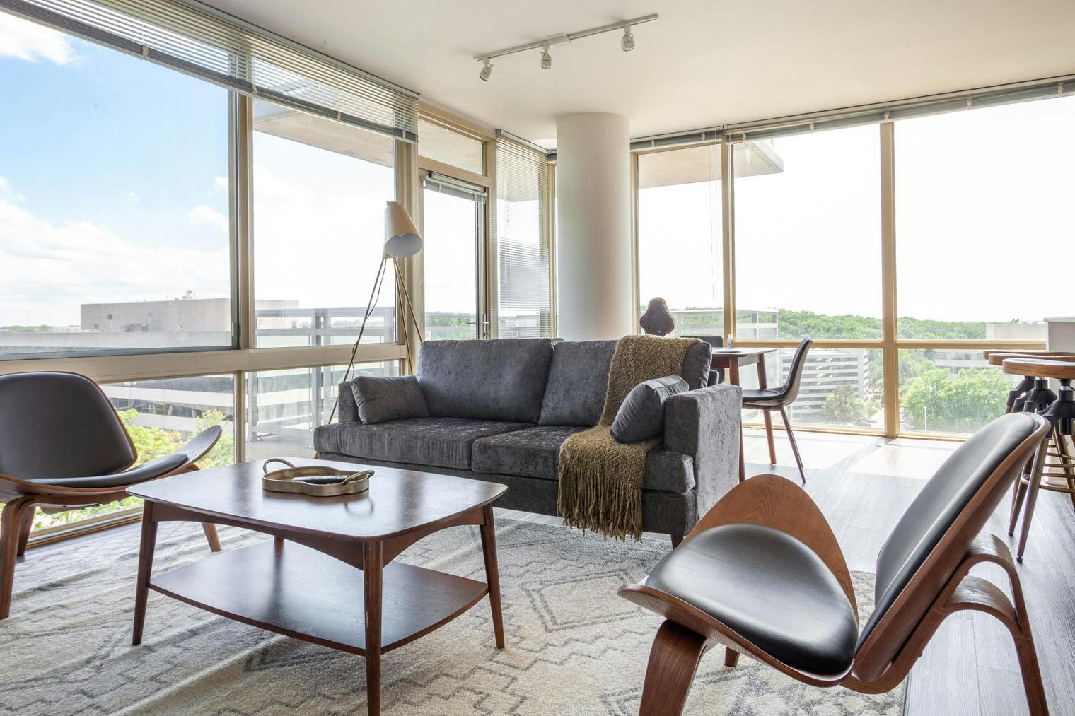 Apartamento para alugar por $4,532 por mês em McLean, Broad Street