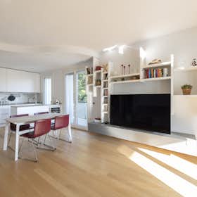 Apartment for rent for €5,000 per month in Milan, Via Gozzadini