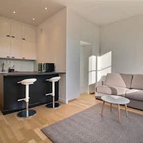Studio for rent for €1,908 per month in Paris, Boulevard Saint-Germain