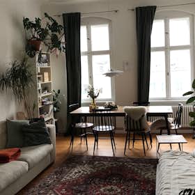 Apartment for rent for €2,500 per month in Berlin, Bürknerstraße