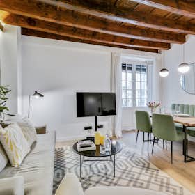 Apartment for rent for €2,780 per month in Barcelona, Carrer d'en Gignàs