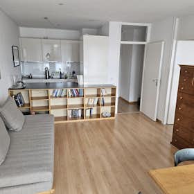 Apartment for rent for €1,200 per month in Ottobrunn, Schwalbenstraße