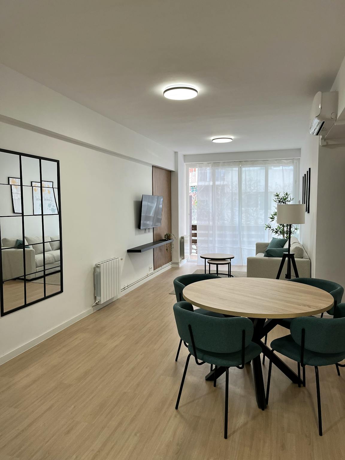 Carrer de Còrsega, Barcelona preview