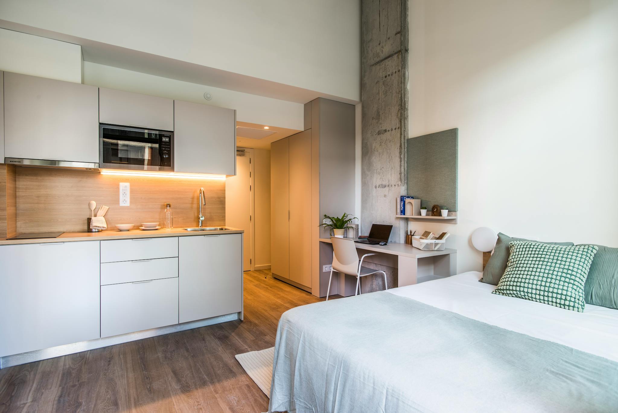 Carrer de Cristóbal de Moura, Barcelona preview