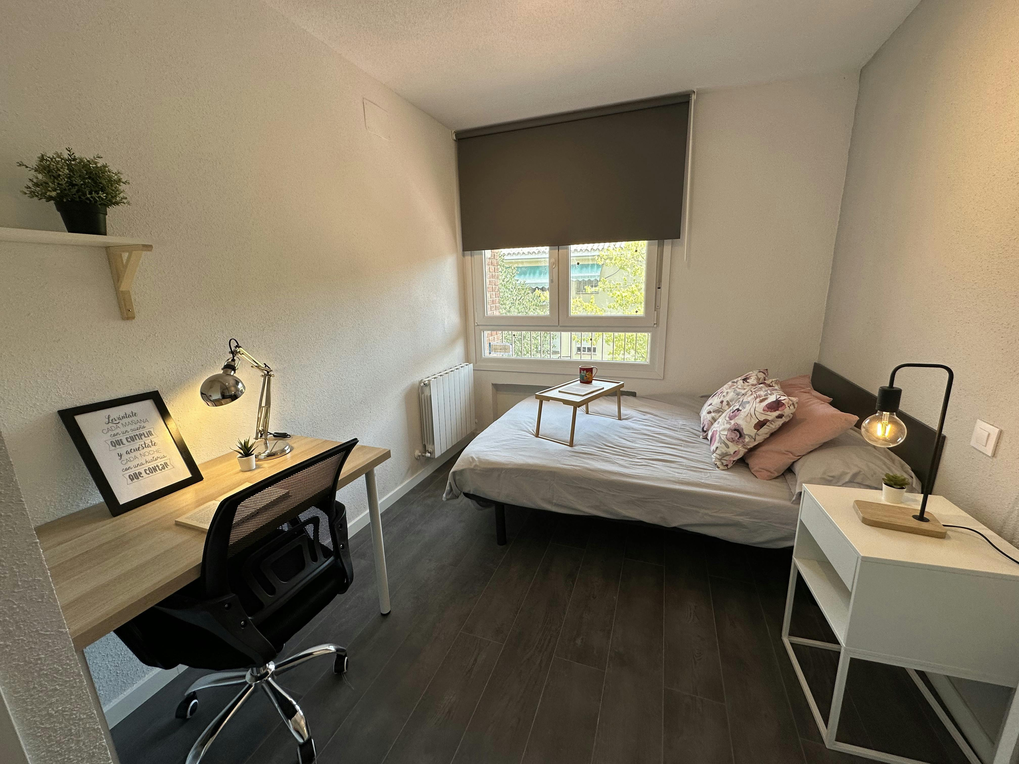 Private room for rent for €445 per month in Madrid, Calle de Argüeso