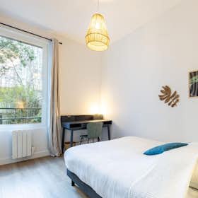 Private room for rent for €1,275 per month in Courbevoie, Rue Eugène Caron