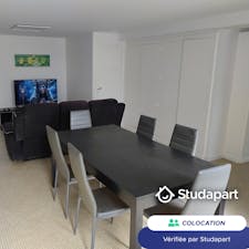 Private room for rent for €400 per month in Angoulême, Rue des Essarts