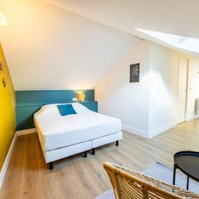 Private room for rent for €1,350 per month in Courbevoie, Rue Eugène Caron