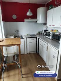 Apartment for rent for €495 per month in Nîmes, Rue Georges Méliès
