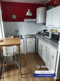 Apartment for rent for €495 per month in Nîmes, Rue Georges Méliès