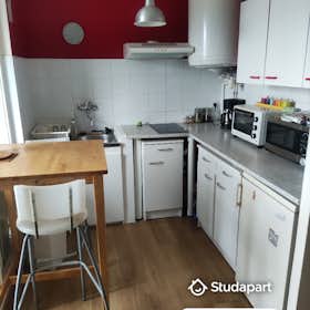 Apartment for rent for €490 per month in Nîmes, Rue Georges Méliès