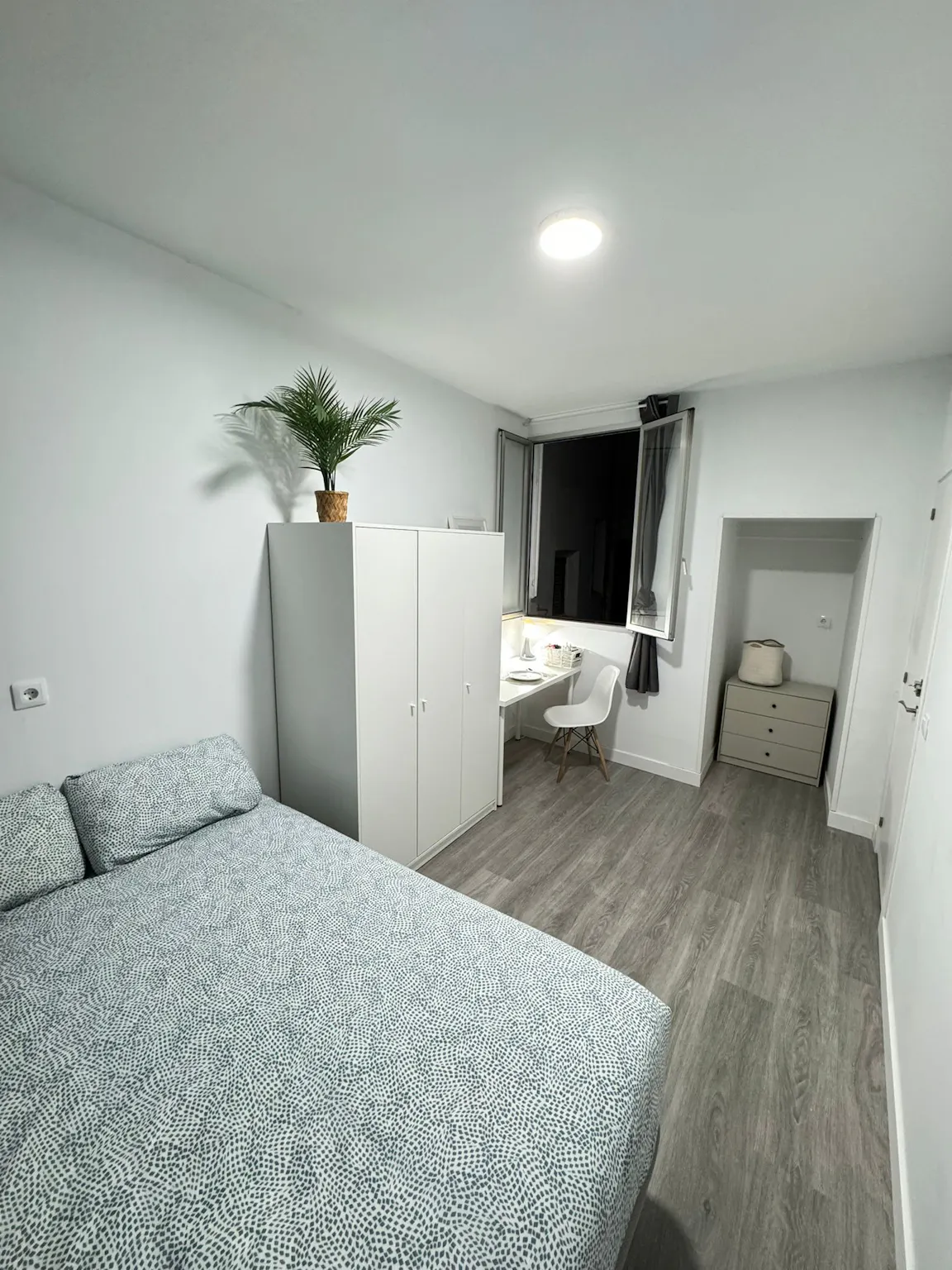 Private room in Calle de la Luna, Madrid (1492487) ROOM