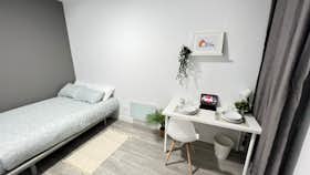 Private room for rent for €600 per month in Madrid, Calle de la Luna