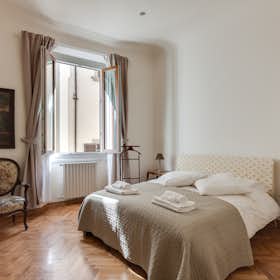 Apartment for rent for €3,800 per month in Florence, Via dei Pandolfini