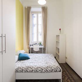 Private room for rent for €1,025 per month in Milan, Via Friuli
